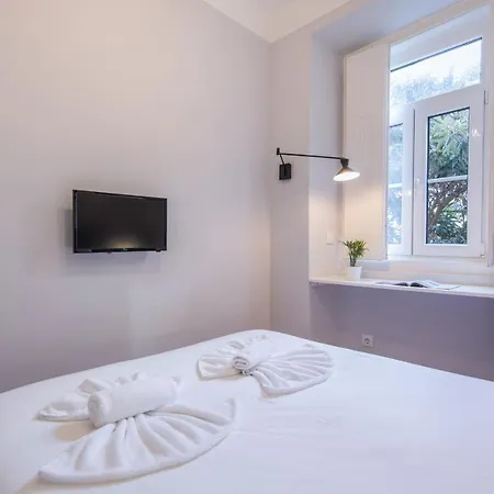 Lovelystay - Stylish Mouraria Flat *