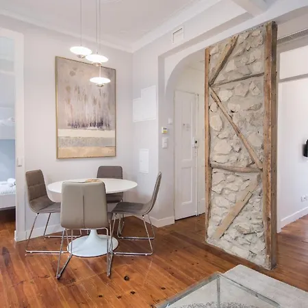 Lovelystay - Stylish Mouraria Flat